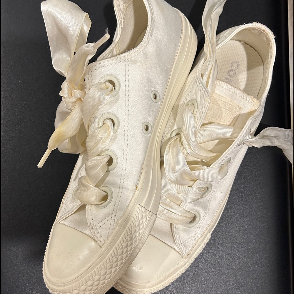 Ivory low top Converse with Satin laces, size 6.5